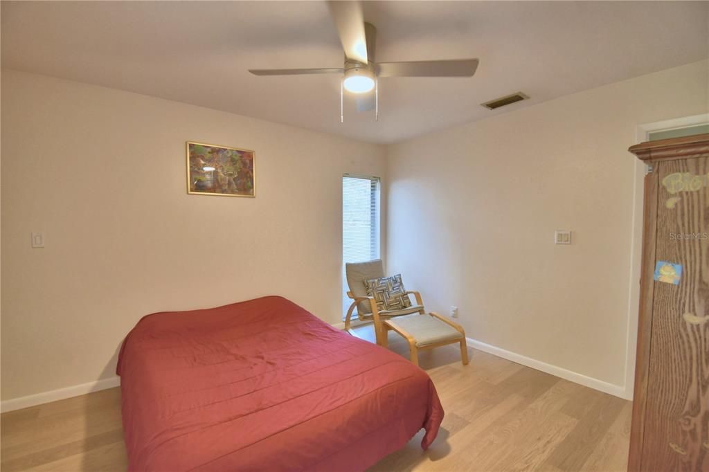 For Sale: $159,900 (2 beds, 2 baths, 970 Square Feet)