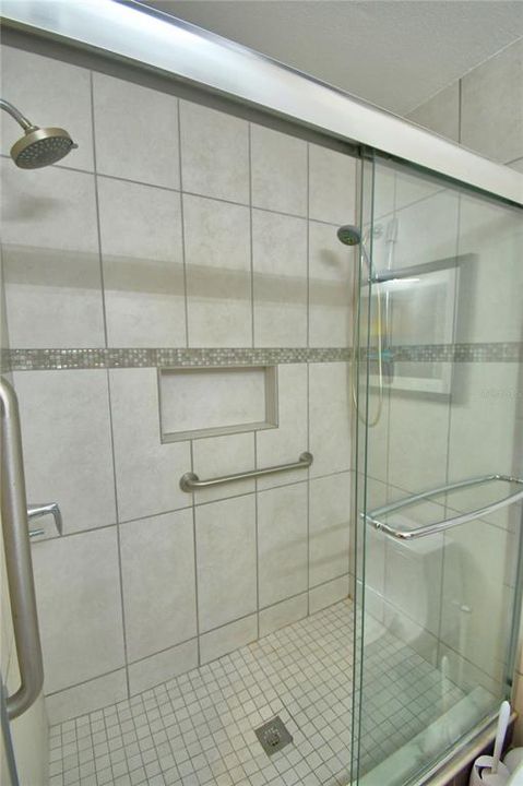 For Sale: $159,900 (2 beds, 2 baths, 970 Square Feet)