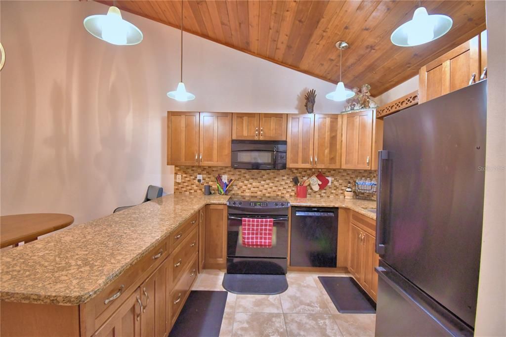 For Sale: $159,900 (2 beds, 2 baths, 970 Square Feet)