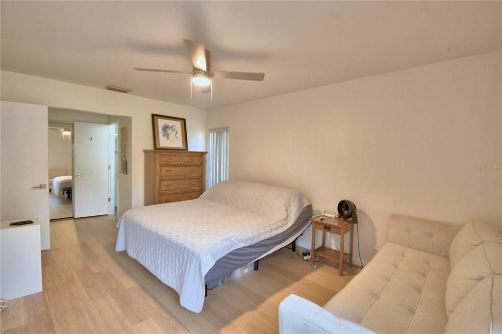 For Sale: $159,900 (2 beds, 2 baths, 970 Square Feet)