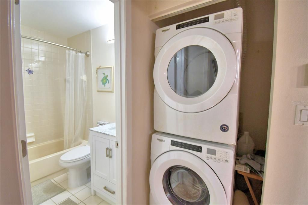 For Sale: $159,900 (2 beds, 2 baths, 970 Square Feet)