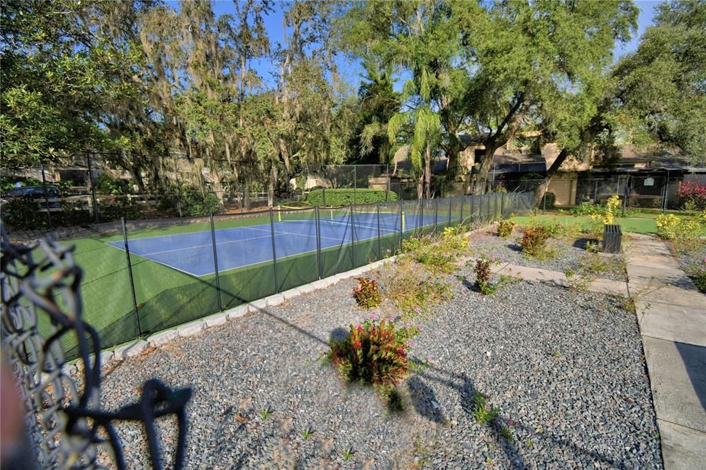 For Sale: $159,900 (2 beds, 2 baths, 970 Square Feet)