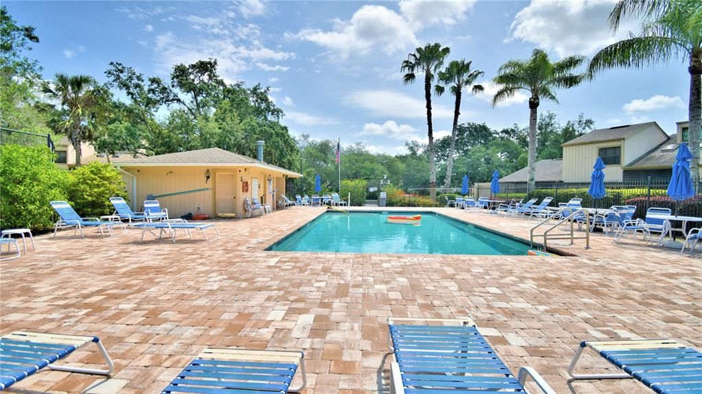 For Sale: $159,900 (2 beds, 2 baths, 970 Square Feet)