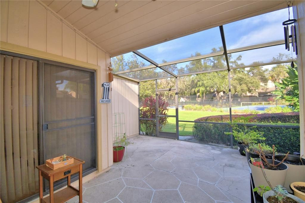 For Sale: $159,900 (2 beds, 2 baths, 970 Square Feet)