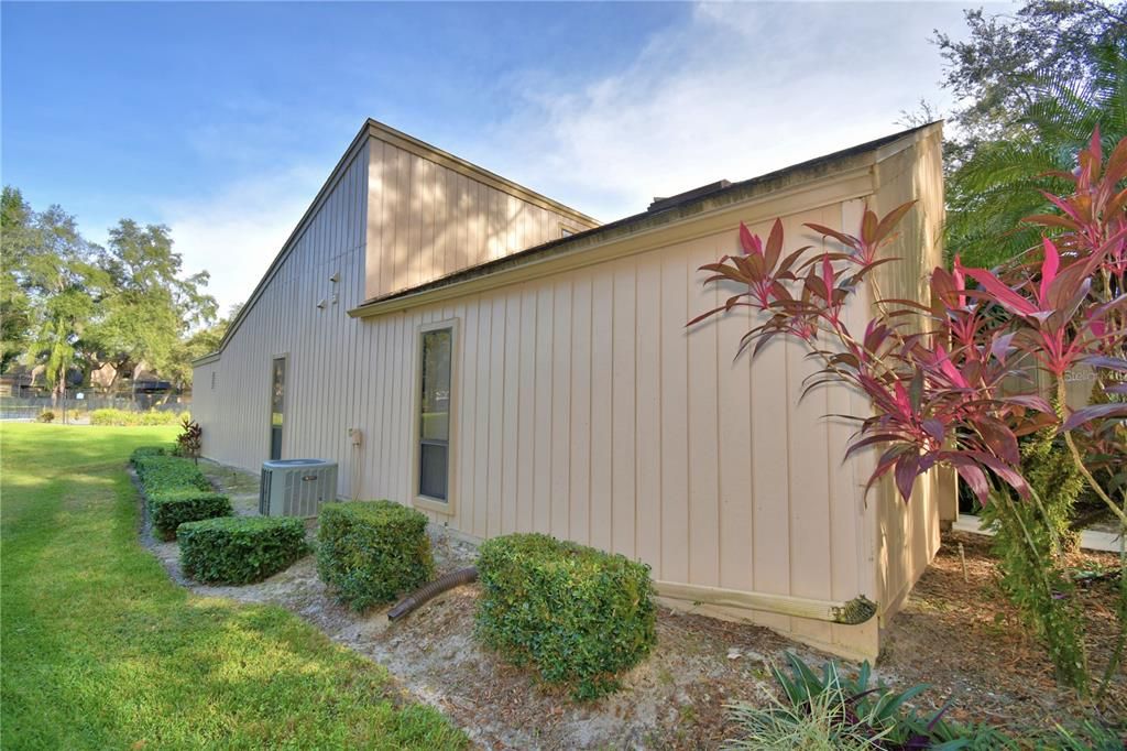 For Sale: $159,900 (2 beds, 2 baths, 970 Square Feet)