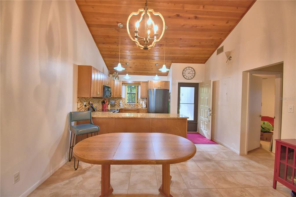 For Sale: $159,900 (2 beds, 2 baths, 970 Square Feet)