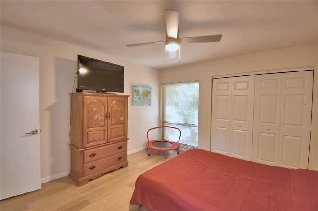 For Sale: $159,900 (2 beds, 2 baths, 970 Square Feet)