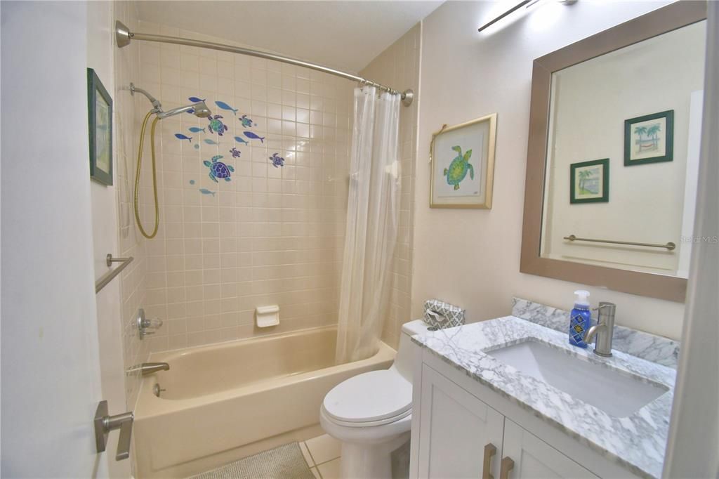 For Sale: $159,900 (2 beds, 2 baths, 970 Square Feet)