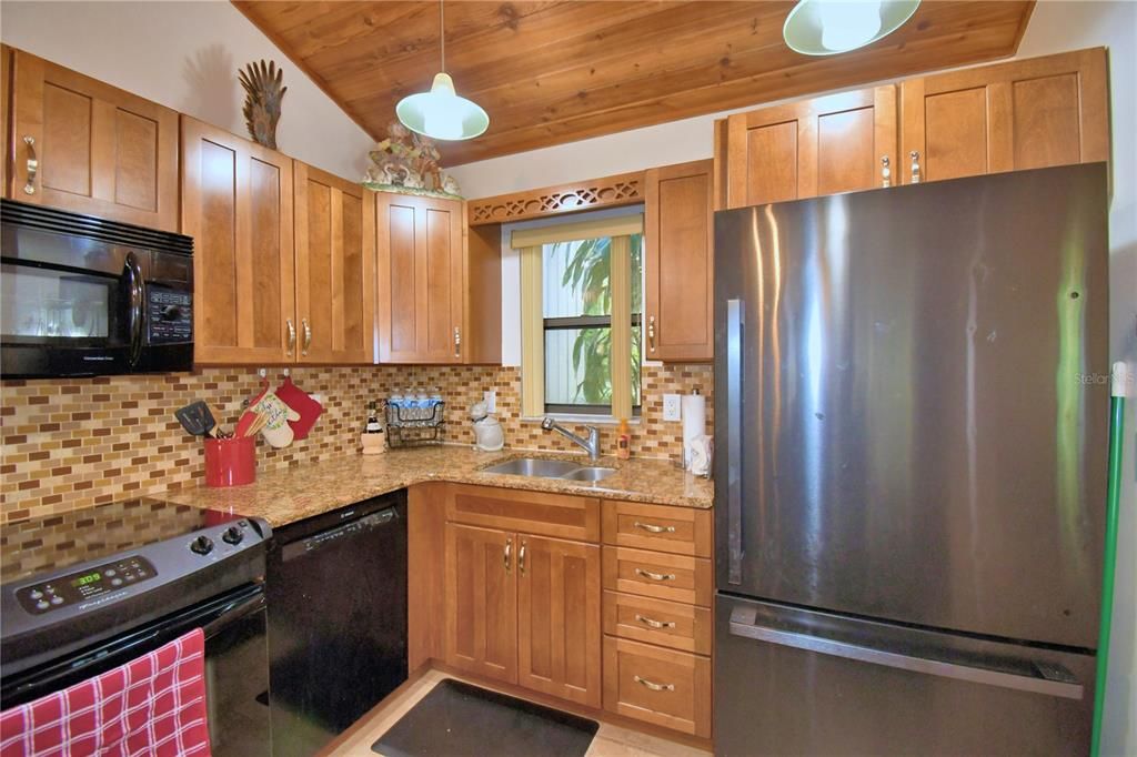 For Sale: $159,900 (2 beds, 2 baths, 970 Square Feet)