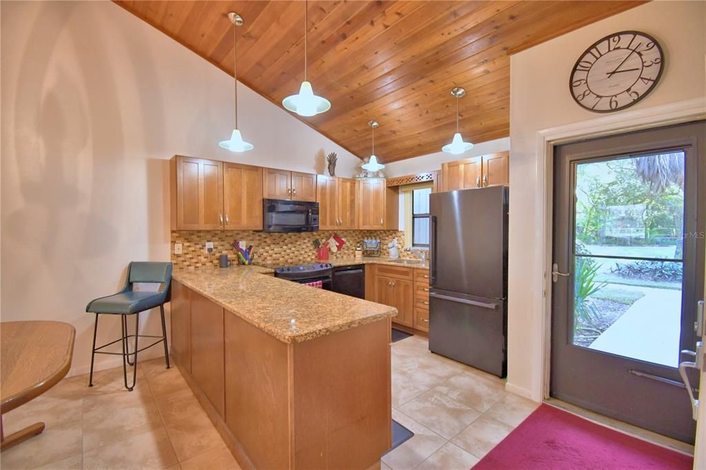 For Sale: $159,900 (2 beds, 2 baths, 970 Square Feet)