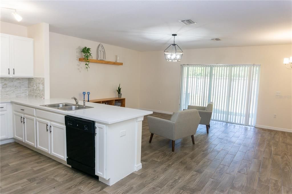 На продажу: $252,500 (3 спален, 2 ванн, 1478 Квадратных фут)