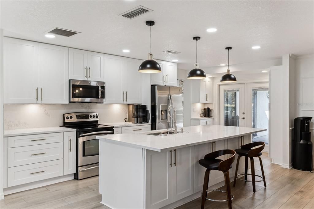 Activo con contrato: $750,000 (4 camas, 2 baños, 2111 Pies cuadrados)