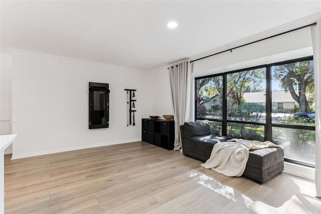 Activo con contrato: $750,000 (4 camas, 2 baños, 2111 Pies cuadrados)