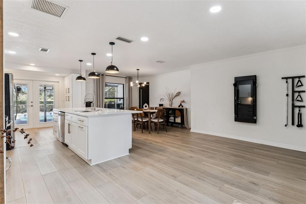 Activo con contrato: $750,000 (4 camas, 2 baños, 2111 Pies cuadrados)