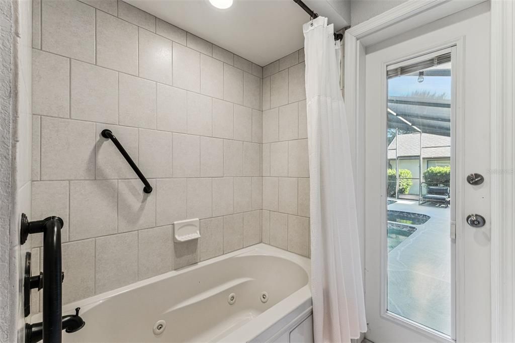 Activo con contrato: $750,000 (4 camas, 2 baños, 2111 Pies cuadrados)