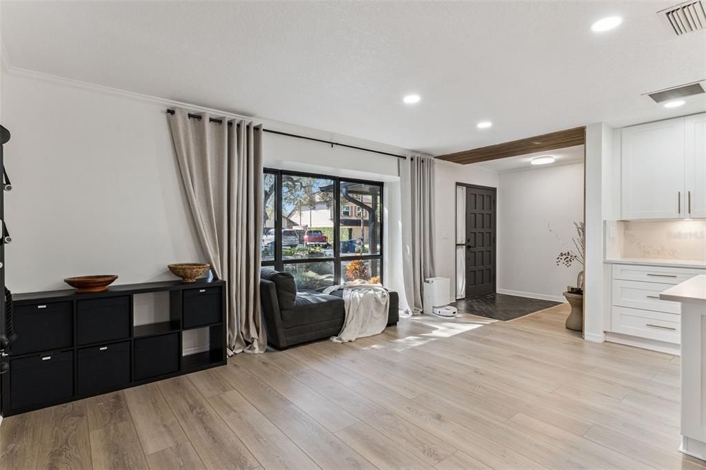 Activo con contrato: $750,000 (4 camas, 2 baños, 2111 Pies cuadrados)