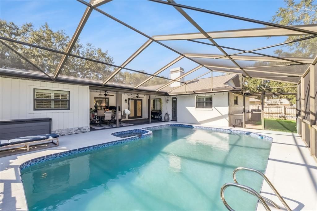 Activo con contrato: $750,000 (4 camas, 2 baños, 2111 Pies cuadrados)