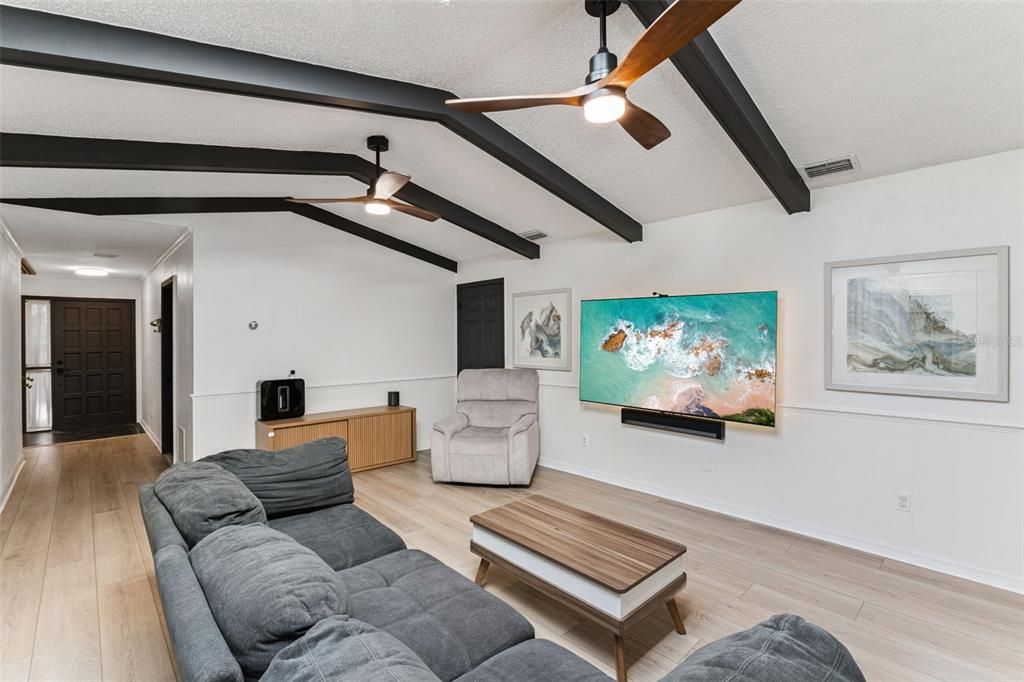 Activo con contrato: $750,000 (4 camas, 2 baños, 2111 Pies cuadrados)