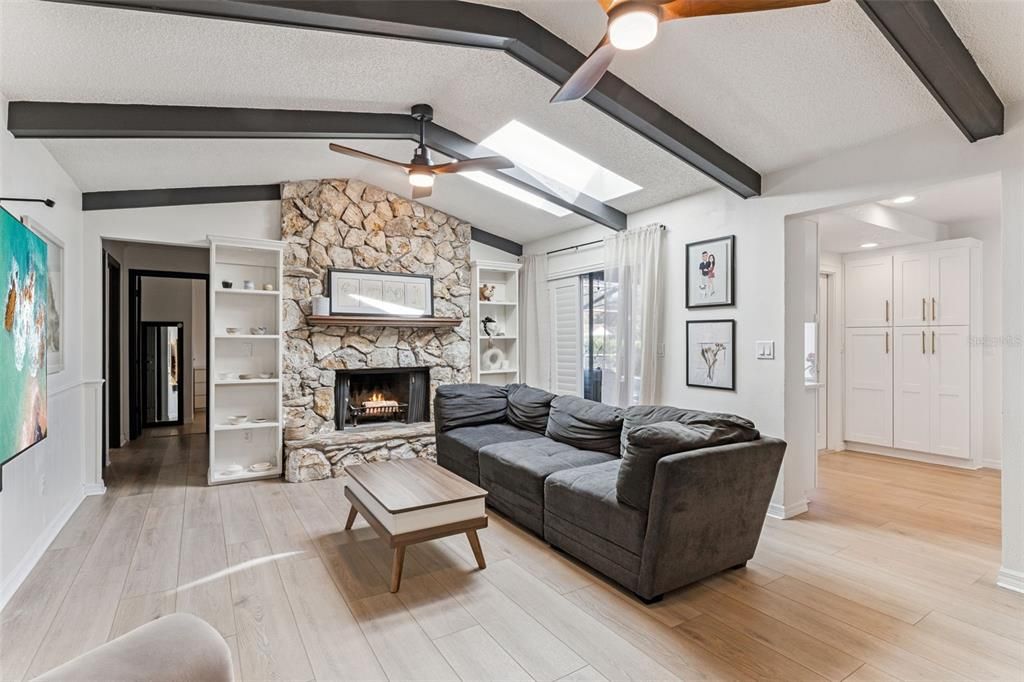 Activo con contrato: $750,000 (4 camas, 2 baños, 2111 Pies cuadrados)