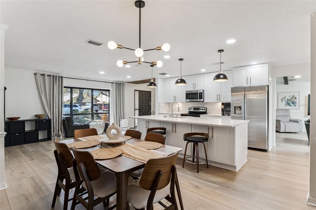 Activo con contrato: $750,000 (4 camas, 2 baños, 2111 Pies cuadrados)