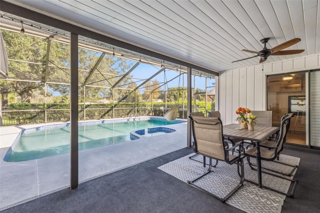 Activo con contrato: $750,000 (4 camas, 2 baños, 2111 Pies cuadrados)