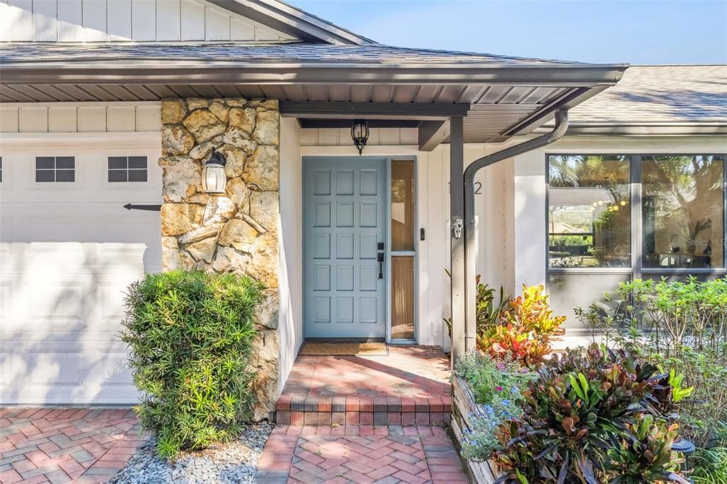 Activo con contrato: $750,000 (4 camas, 2 baños, 2111 Pies cuadrados)