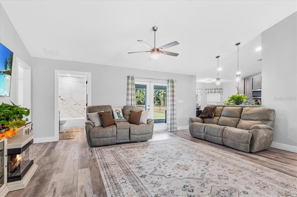 En Venta: $370,000 (4 camas, 2 baños, 1710 Pies cuadrados)