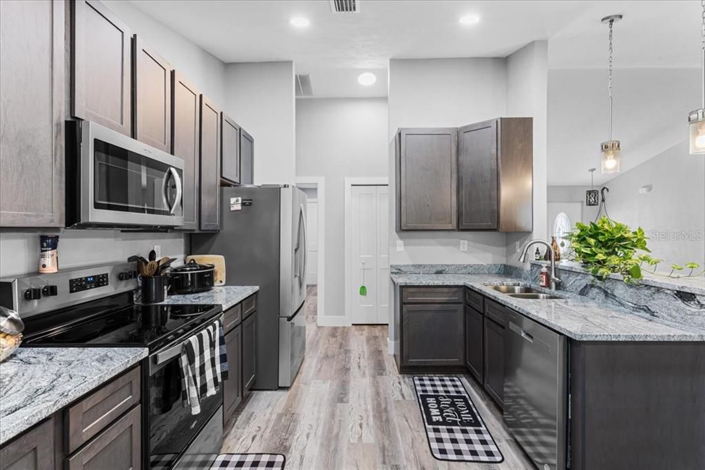 En Venta: $370,000 (4 camas, 2 baños, 1710 Pies cuadrados)