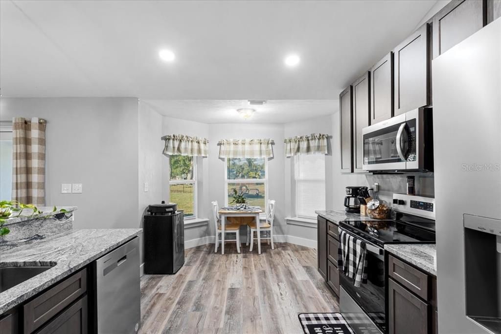 En Venta: $370,000 (4 camas, 2 baños, 1710 Pies cuadrados)