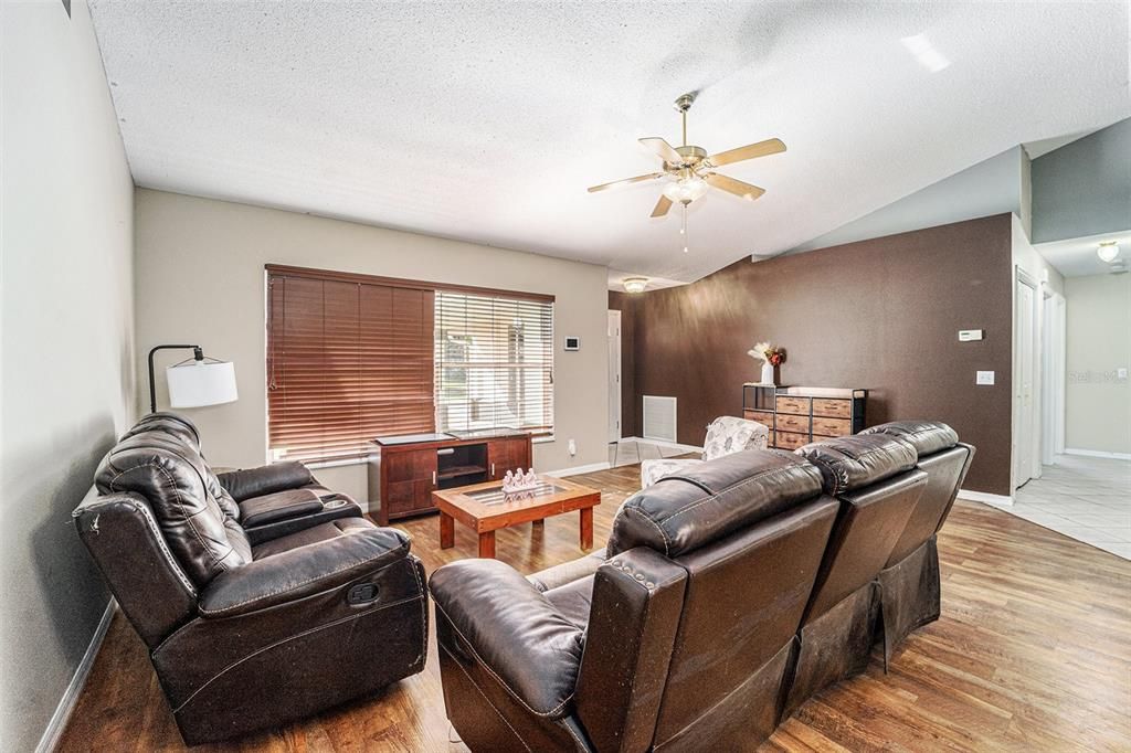 待售: $625,000 (3 贝兹, 2 浴室, 1764 平方英尺)