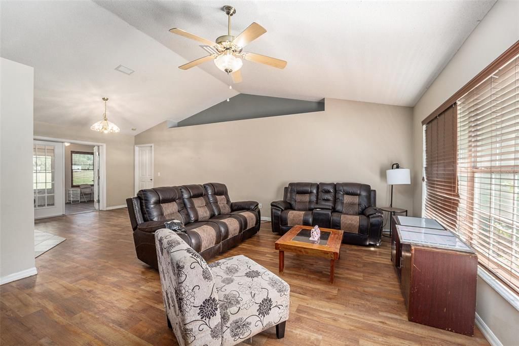 待售: $625,000 (3 贝兹, 2 浴室, 1764 平方英尺)