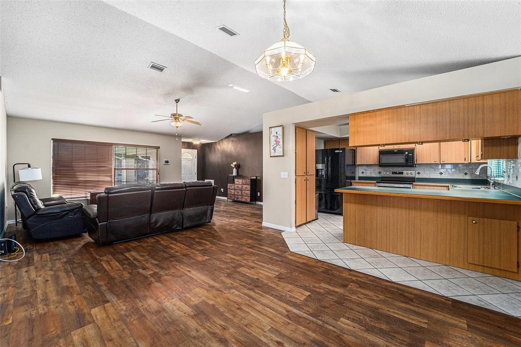 待售: $625,000 (3 贝兹, 2 浴室, 1764 平方英尺)