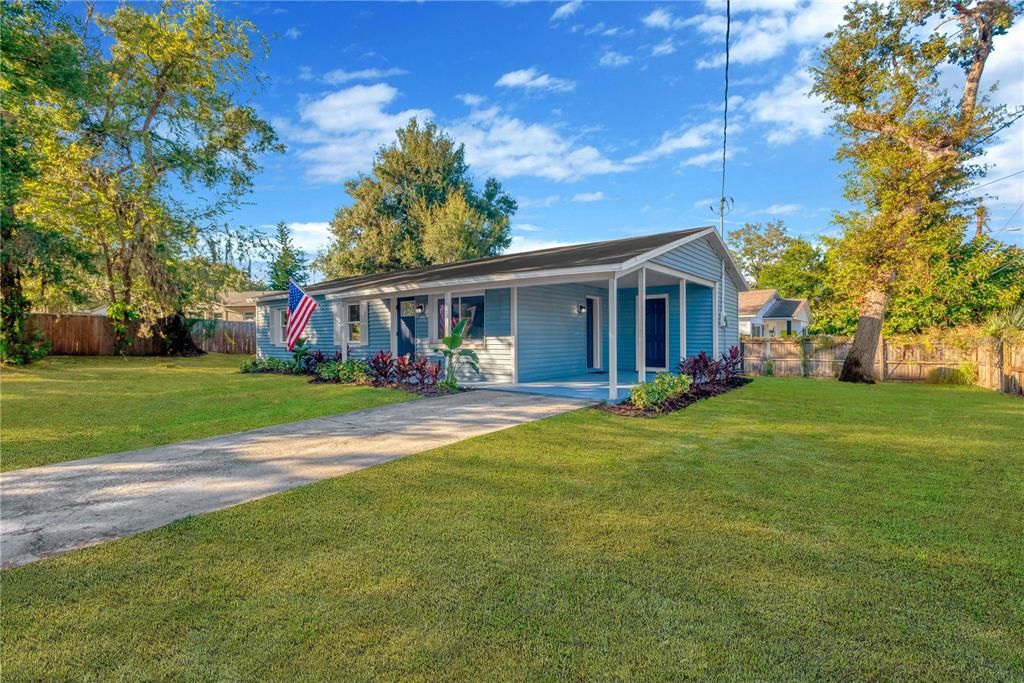 合同活跃: $329,900 (3 贝兹, 2 浴室, 1040 平方英尺)