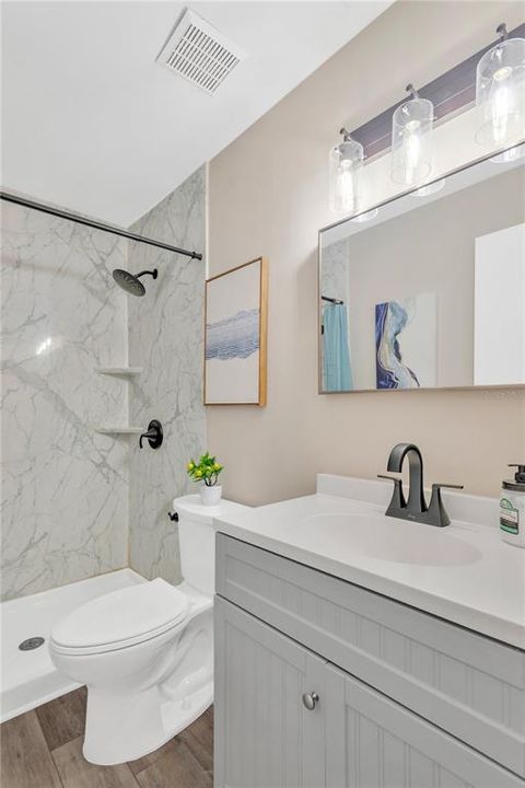 合同活跃: $329,900 (3 贝兹, 2 浴室, 1040 平方英尺)