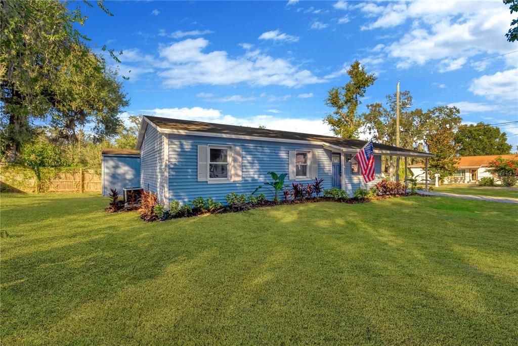 合同活跃: $329,900 (3 贝兹, 2 浴室, 1040 平方英尺)