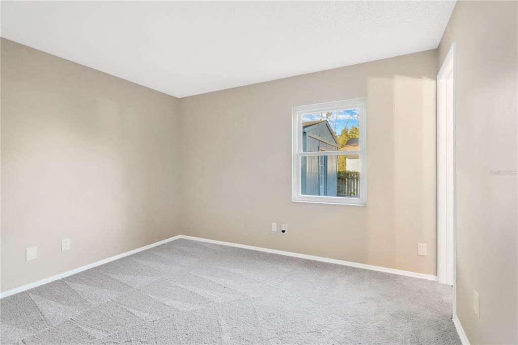 合同活跃: $329,900 (3 贝兹, 2 浴室, 1040 平方英尺)