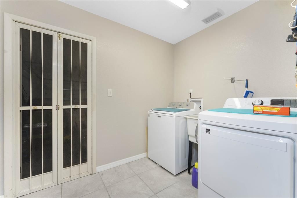 For Sale: $250,000 (2 beds, 2 baths, 1578 Square Feet)