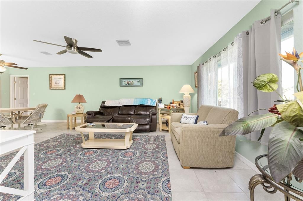 For Sale: $250,000 (2 beds, 2 baths, 1578 Square Feet)