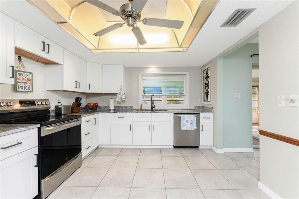 For Sale: $250,000 (2 beds, 2 baths, 1578 Square Feet)