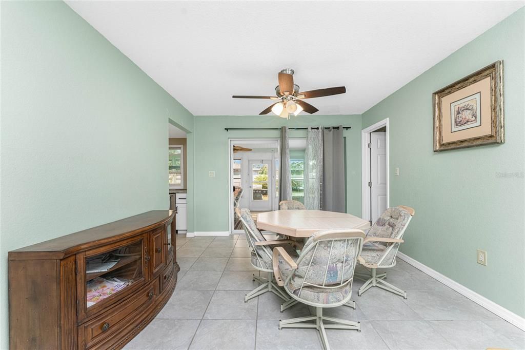 For Sale: $250,000 (2 beds, 2 baths, 1578 Square Feet)