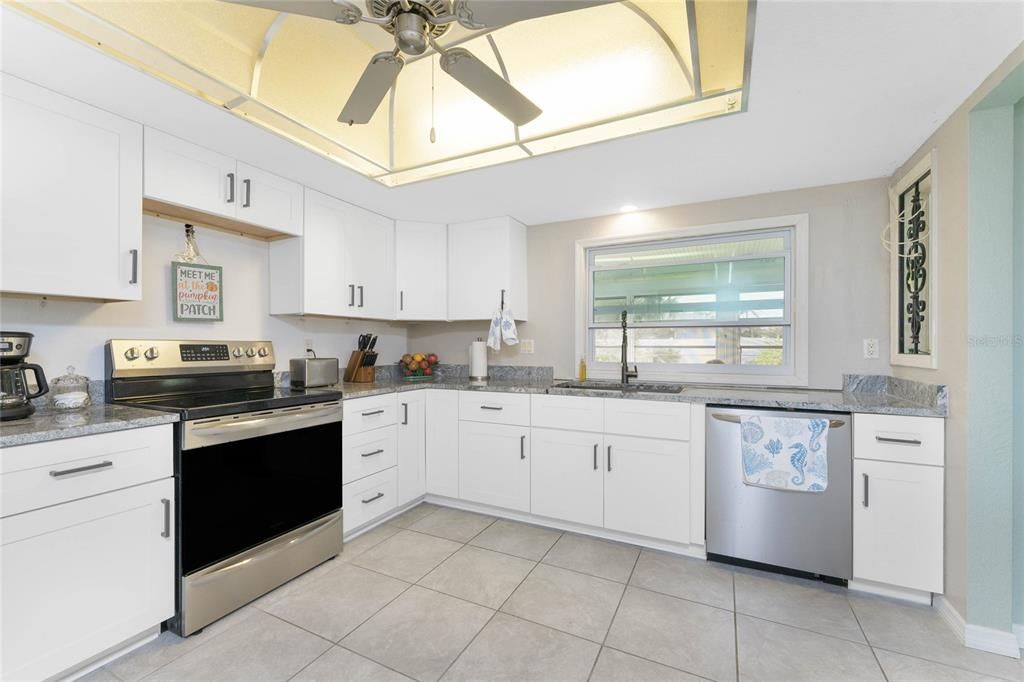 For Sale: $250,000 (2 beds, 2 baths, 1578 Square Feet)