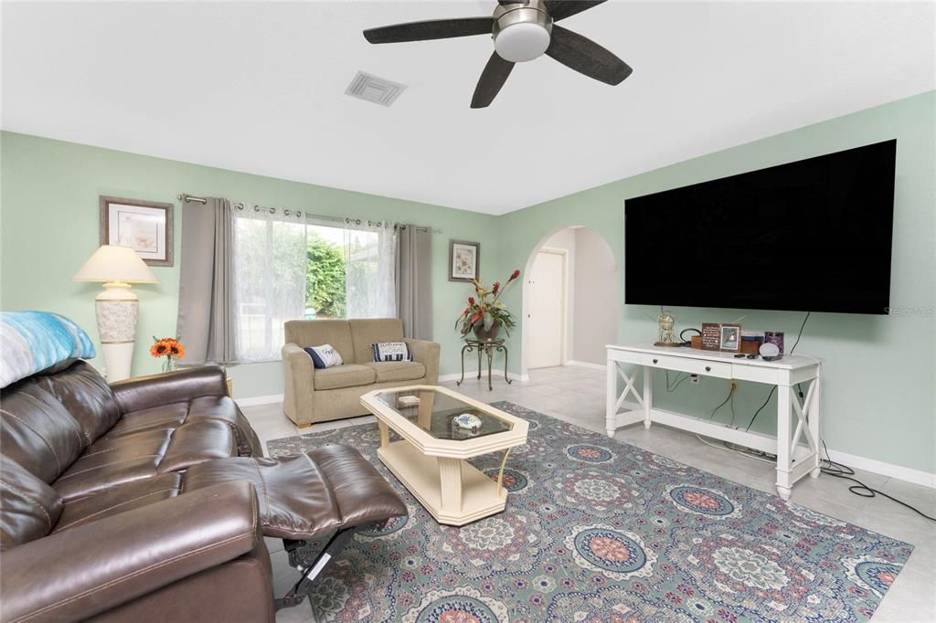 For Sale: $250,000 (2 beds, 2 baths, 1578 Square Feet)