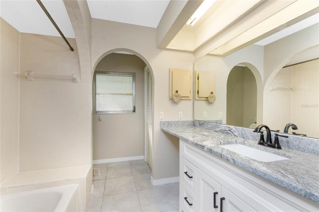 For Sale: $250,000 (2 beds, 2 baths, 1578 Square Feet)