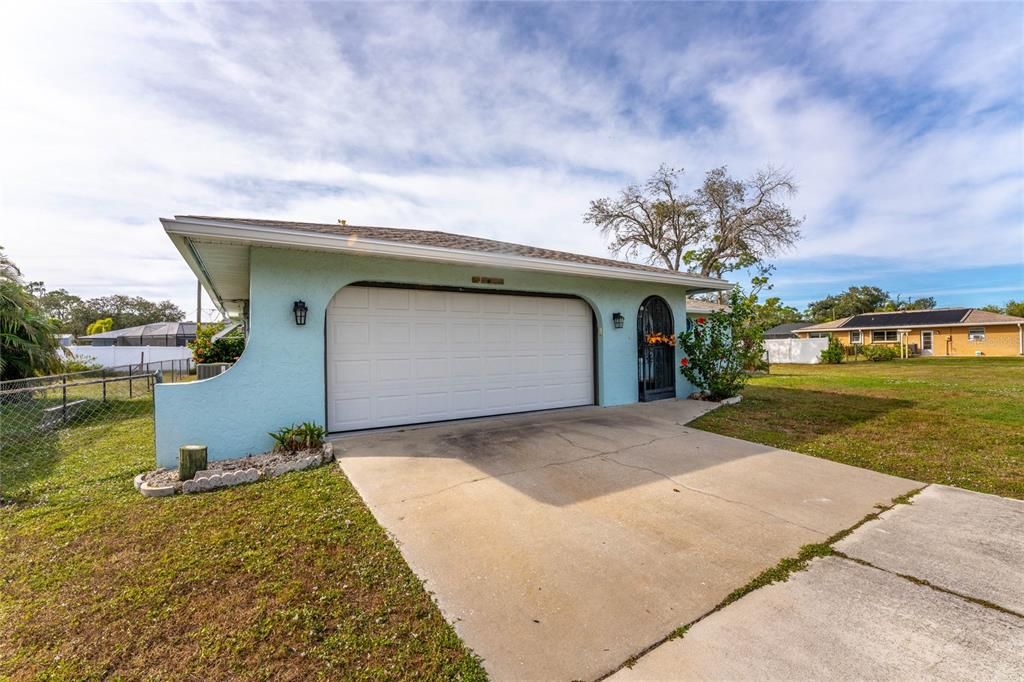 For Sale: $250,000 (2 beds, 2 baths, 1578 Square Feet)