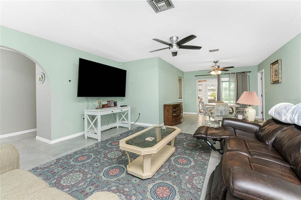 For Sale: $250,000 (2 beds, 2 baths, 1578 Square Feet)