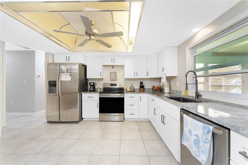 For Sale: $250,000 (2 beds, 2 baths, 1578 Square Feet)