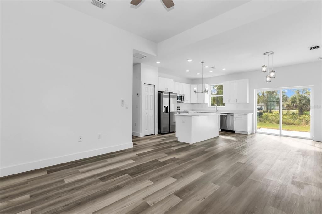 For Rent: $2,200 (3 beds, 2 baths, 1470 Square Feet)