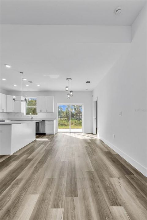 For Rent: $2,200 (3 beds, 2 baths, 1470 Square Feet)