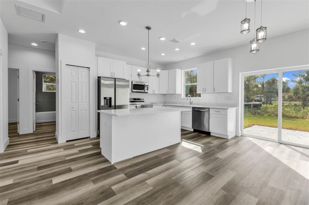 For Rent: $2,200 (3 beds, 2 baths, 1470 Square Feet)