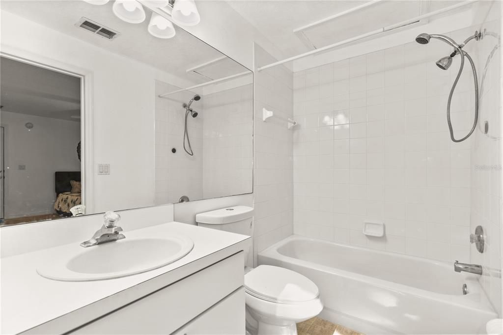 For Sale: $330,000 (2 beds, 2 baths, 1722 Square Feet)